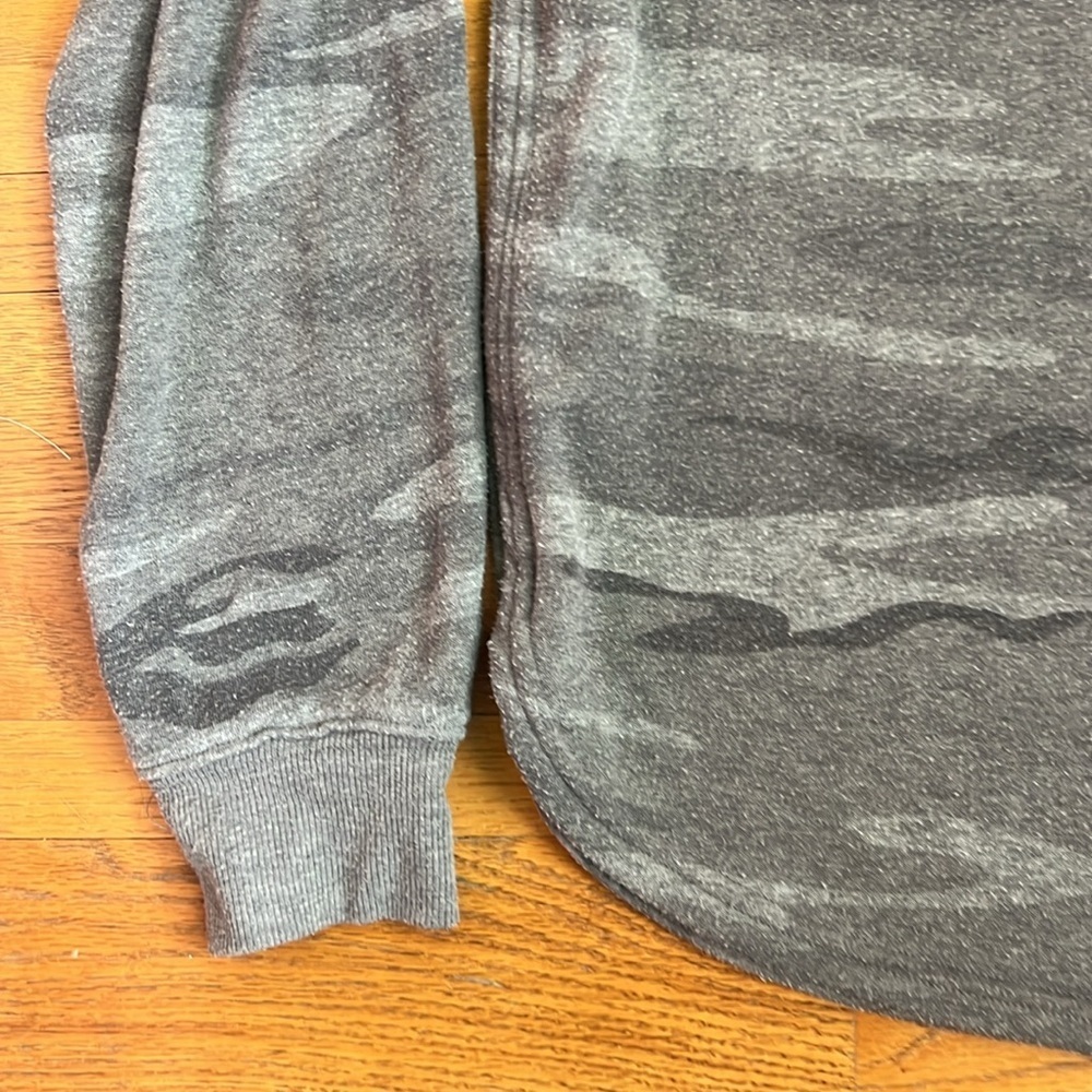 Z Supply soft grey camo sweatshirt szM - Picture 3 of 5